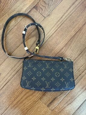 Louis Vuitton Pochette Accessories with monogram strap